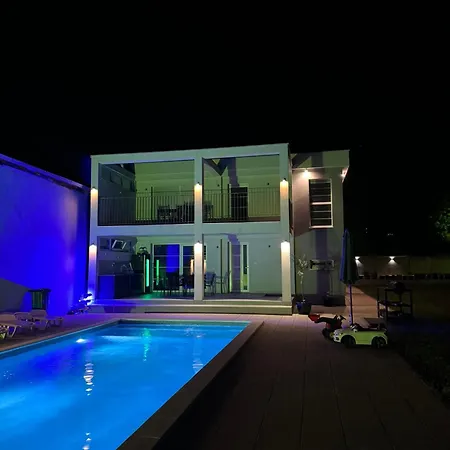 Villa Aqua