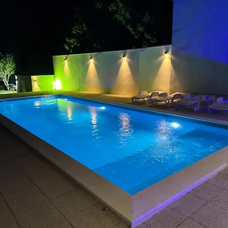 Aqua Villa *