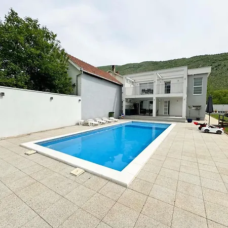 Villa Aqua *