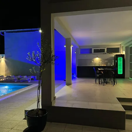 Villa Aqua