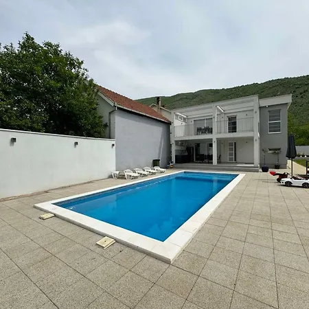 Aqua Villa